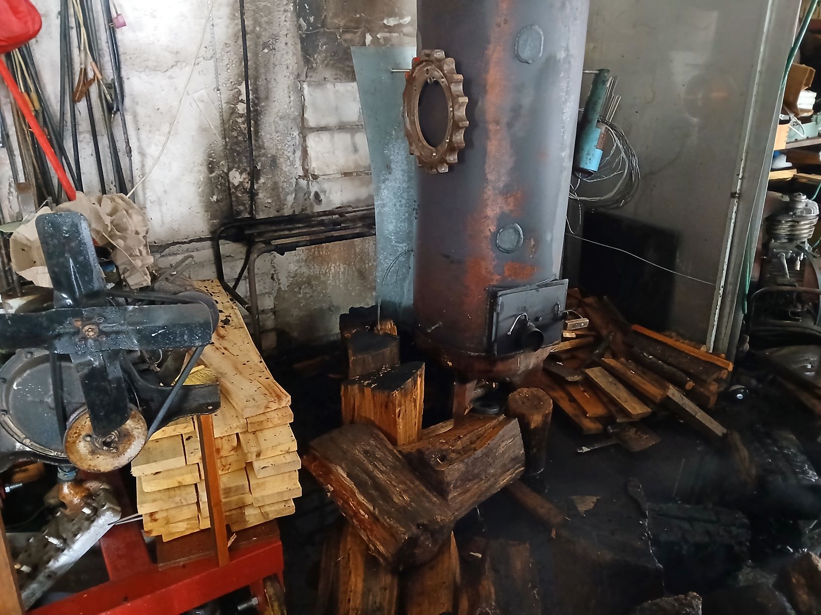  6. veebruaril kell 10.49 said päästjad väljakutse Põlva valda Aarna külla, kus töökojana kasutatavas endises katlamajas süttis metallahju ümbrus. 